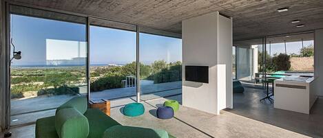 TV, caminetto, tavolo da ping pong