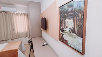 標準雙人或雙床房, 空調 | 手提電腦工作空間、免費 Wi-Fi、床單