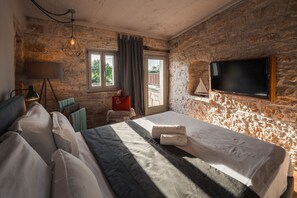 3 bedrooms, iron/ironing board, WiFi, bed sheets - Villa Nar – Authentic Istrian Stone House with Heated Private Pool (Krajcar Brijeg)