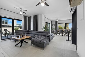 Smart-TV, Tischtennisplatte