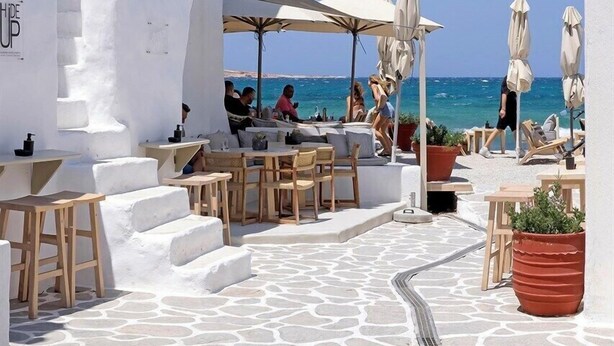 A white building with outdoor seating and umbrellas, overlooking the sea. - Villa Espera - Five Bedroom Villa, Sleeps 10 (Santa Maria)