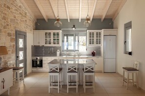 Microwave, dishwasher