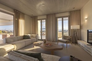 Smart TV, table tennis