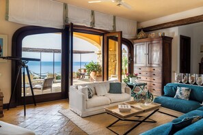 Fireplace, DVD player, ping pong