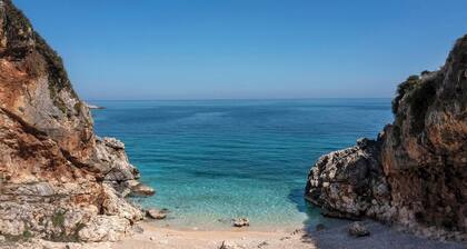 Louisa - Six Bedroom Villa, Sleeps 12