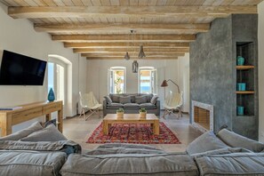 TV, DVD player, stereo