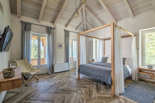 6 quartos, ferros/tábuas de passar roupa, Wi-Fi, roupa de cama