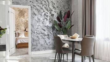 Family Room, 2 Bedrooms, Non Smoking, Kitchen | In-room dining