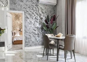 Chambre Familiale, 2 chambres, non-fumeur, cuisine | Restauration dans la chambre