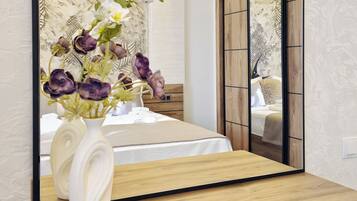 Family Room, 2 Bedrooms, Non Smoking, Kitchen | Individually decorated, individually furnished, free WiFi