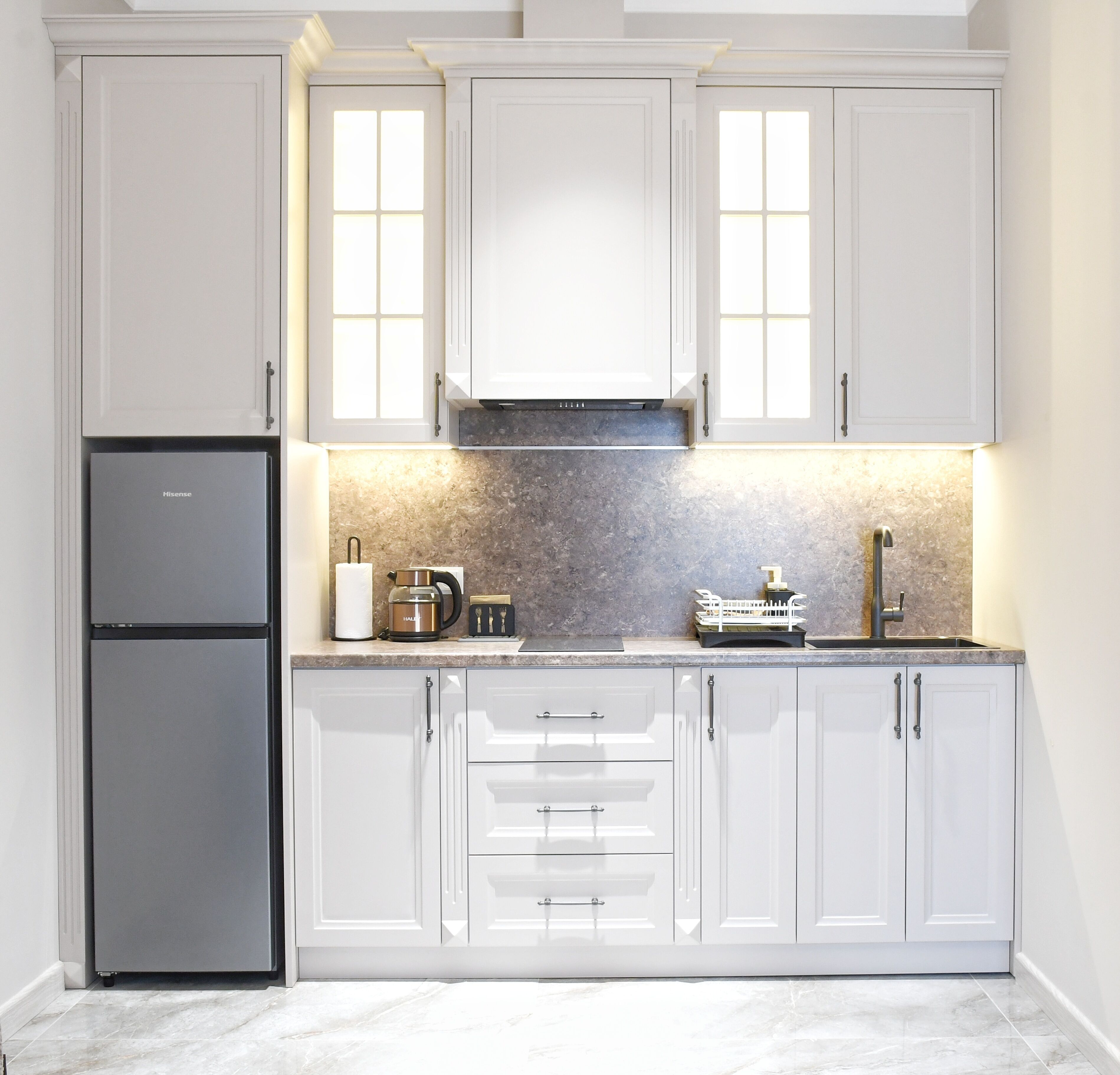 Chambre Signature, 1 chambre, non-fumeur, cuisine | Cuisine privée | Réfrigérateur, surface de cuisson, bouilloire électrique