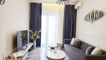 Phòng có thiết kế đặc trưng, 1 phòng ngủ, không hút thuốc, bếp | Phòng khách | TV màn hình phẳng 75-inch có truyền hình kỹ thuật số