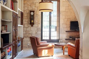 TV, fireplace, DVD player, table tennis