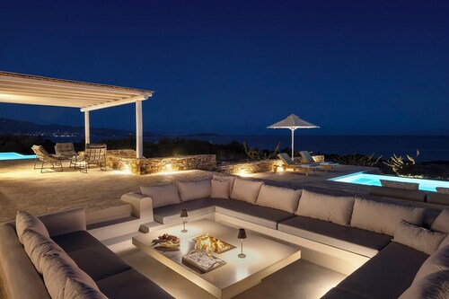 Yvoni - Nine Bedroom Villa, Sleeps 18