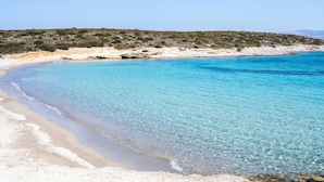 Unclassified image, 3 of 70, button - Yvoni - Nine Bedroom Villa, Sleeps 18 (Paros)