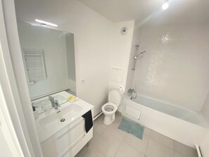 مناشف، صابون، ورق حمّام