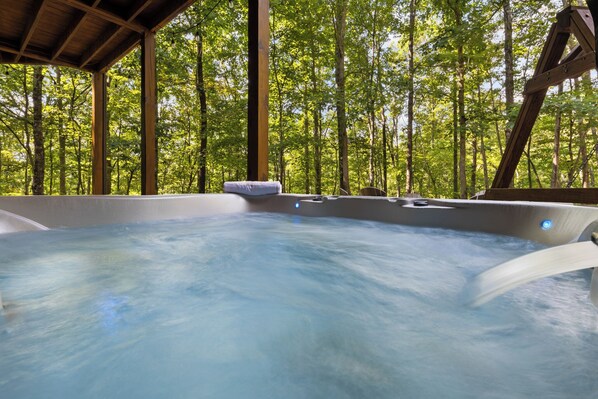 Outdoor spa tub