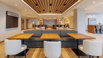 Tägliches Frühstücksbuffet (15 USD pro Person)