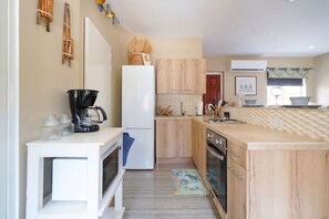 Four à micro-ondes, un four, surface de cuisson