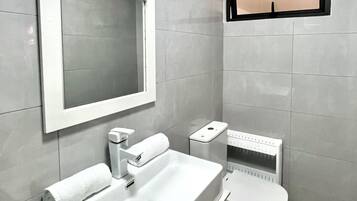 淋浴設備、風筒、提供毛巾