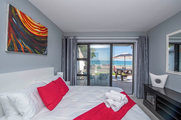 Comfort Apartment, Beach View | In-room safe, iron/ironing board, free WiFi