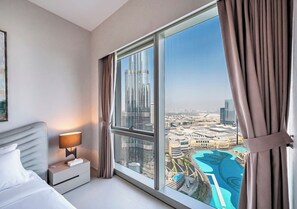 2 bedrooms, desk, iron/ironing board, WiFi