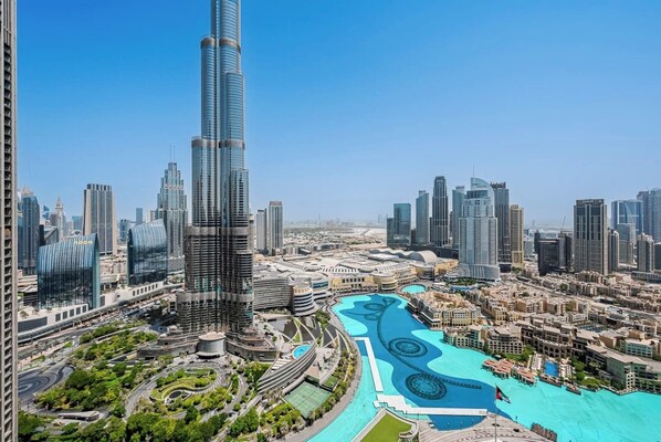 Outdoor pool - Grande Signature 2BR Burj Khalifa & Dubai Fountain (Dubai)