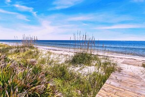 Beach - Headed West - Private Pool, Beach Front, Pet Friendly, Beach Gear Included! (St. George Island)