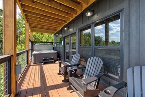 Terrace/patio - Modern 3BD Cabin w/ Mtn VIEWS! Hot Tub + Near TOWN (Sevierville)