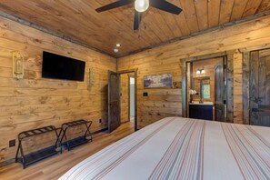 3 bedrooms, desk, iron/ironing board, free WiFi