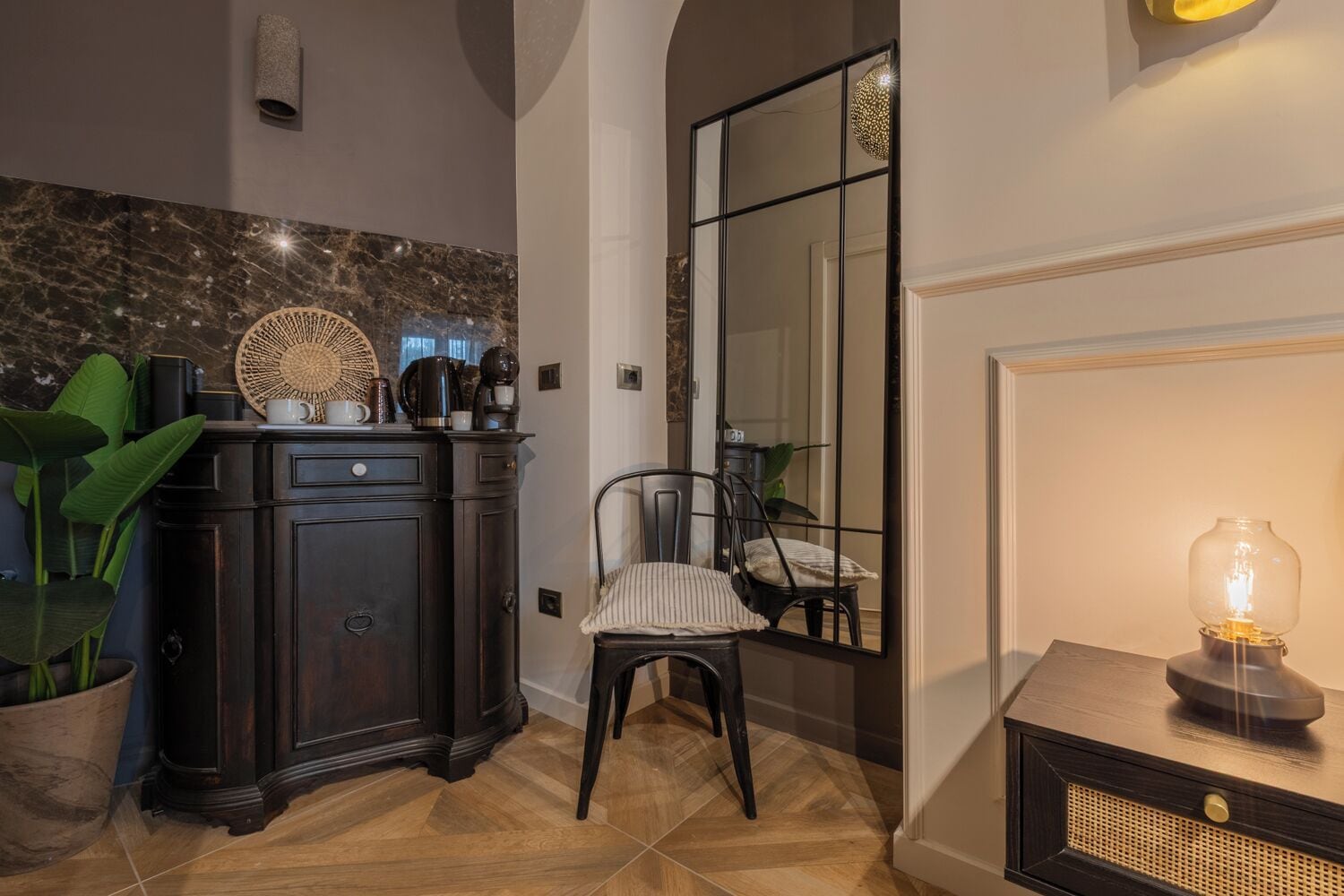 Basic Apartment, Balcony