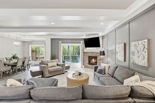 Family Condo for 6 | 10 Minutes to Blue Mountain!