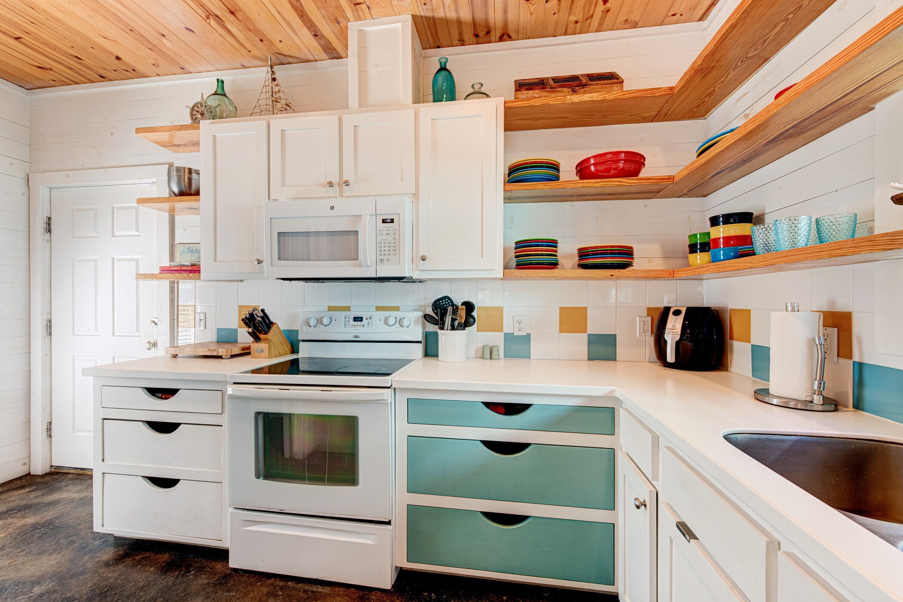 雪櫃、微波爐、焗爐、爐具