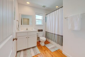 Haartrockner, Handtücher, Seife, Shampoo