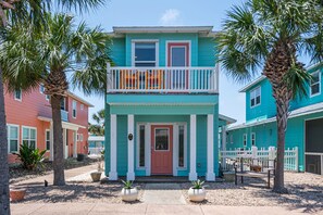 Exterior - Popular Village Walk Cottage in Golf Cart Zone W/Pool Mins to Beach (Port Aransas)