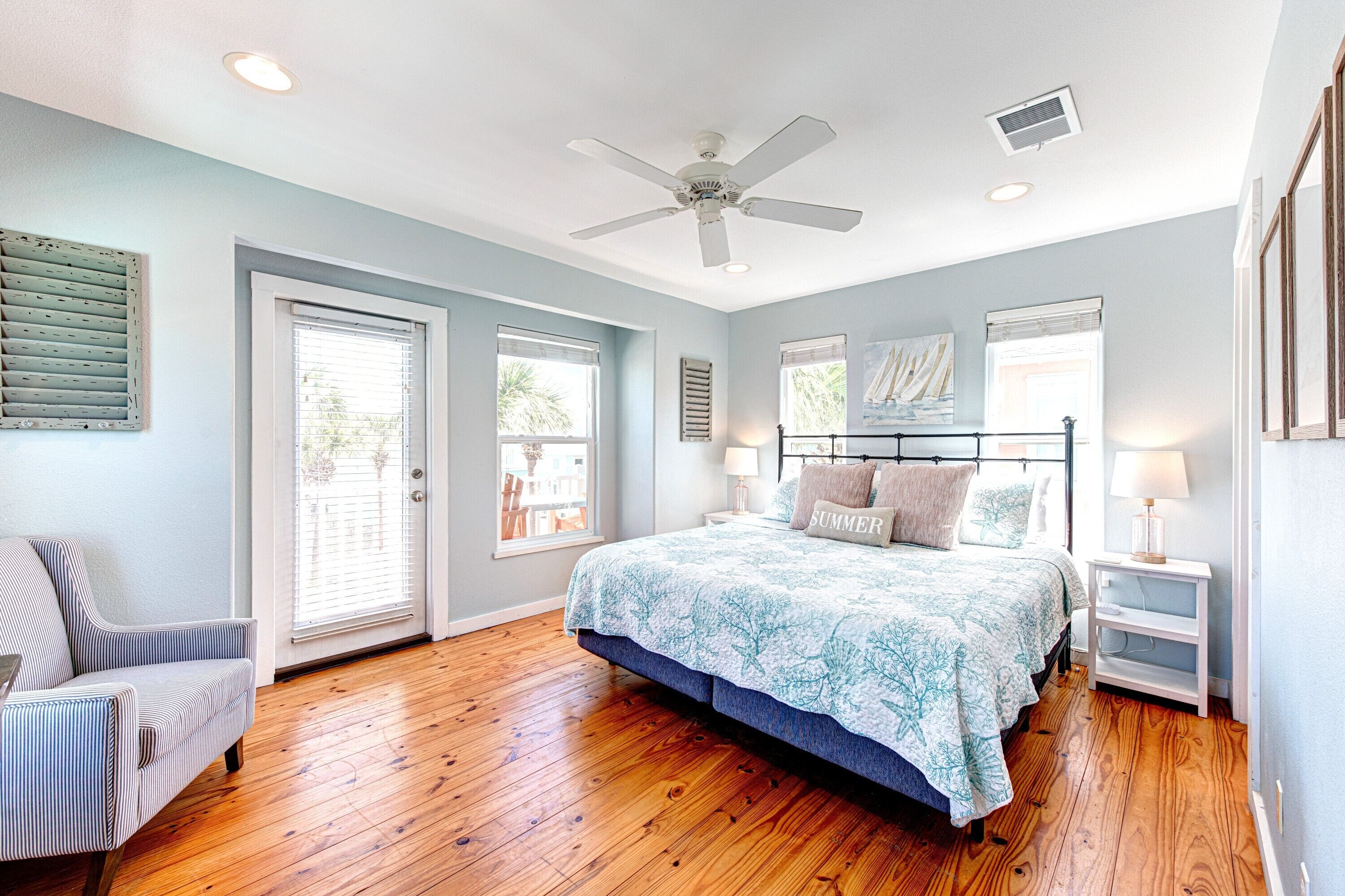 4 chambres, fer et planche à repasser, lit parapluie, Wi-Fi gratuit