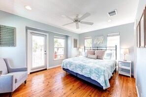 4 bedrooms, iron/ironing board, travel crib, free WiFi - Popular Village Walk Cottage in Golf Cart Zone W/Pool Mins to Beach (Port Aransas)