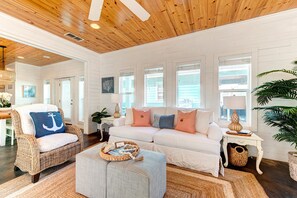 Smart TV, books - Popular Village Walk Cottage in Golf Cart Zone W/Pool Mins to Beach (Port Aransas)