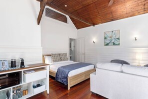 Desk, WiFi, bed sheets