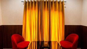 Habitación doble Deluxe | Escritorio y espacio para trabajar con laptop