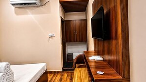 Habitación Deluxe | Escritorio y espacio para trabajar con laptop