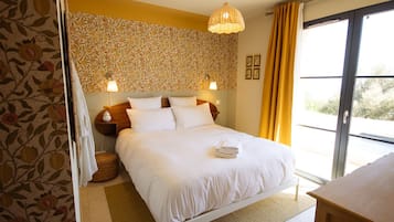 3 bedrooms, iron/ironing board, travel cot, free WiFi