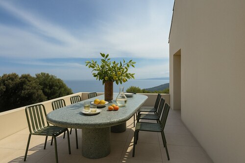Maison Capucine - Sea view, pool & Cape charm