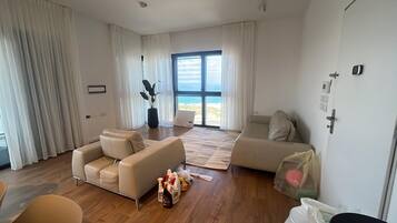 Apartment, City View | Ruang tamu