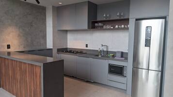 Basic Apartment | Private kitchen | Cookware/dishes/utensils
