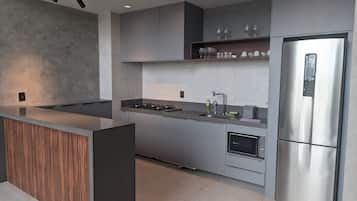 Apartamento básico | Cozinha privada | Talheres/pratos/utensílios de cozinha