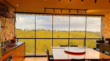 Deluxe Apartment | Dining