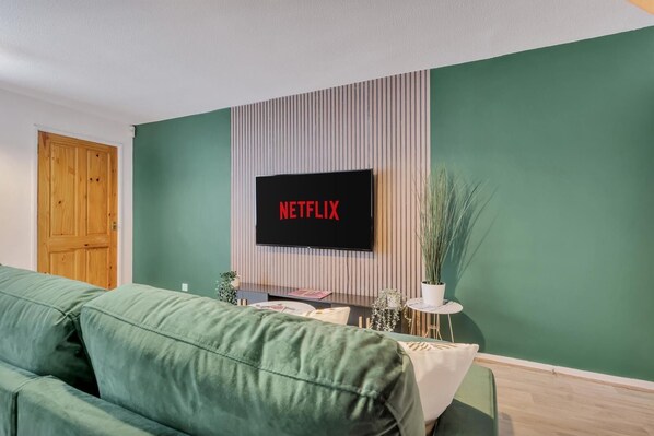 Interior - Spacious 3-Bed Home in B5 - Central & Comfortable Stay with Free Parking! (Birmingham)