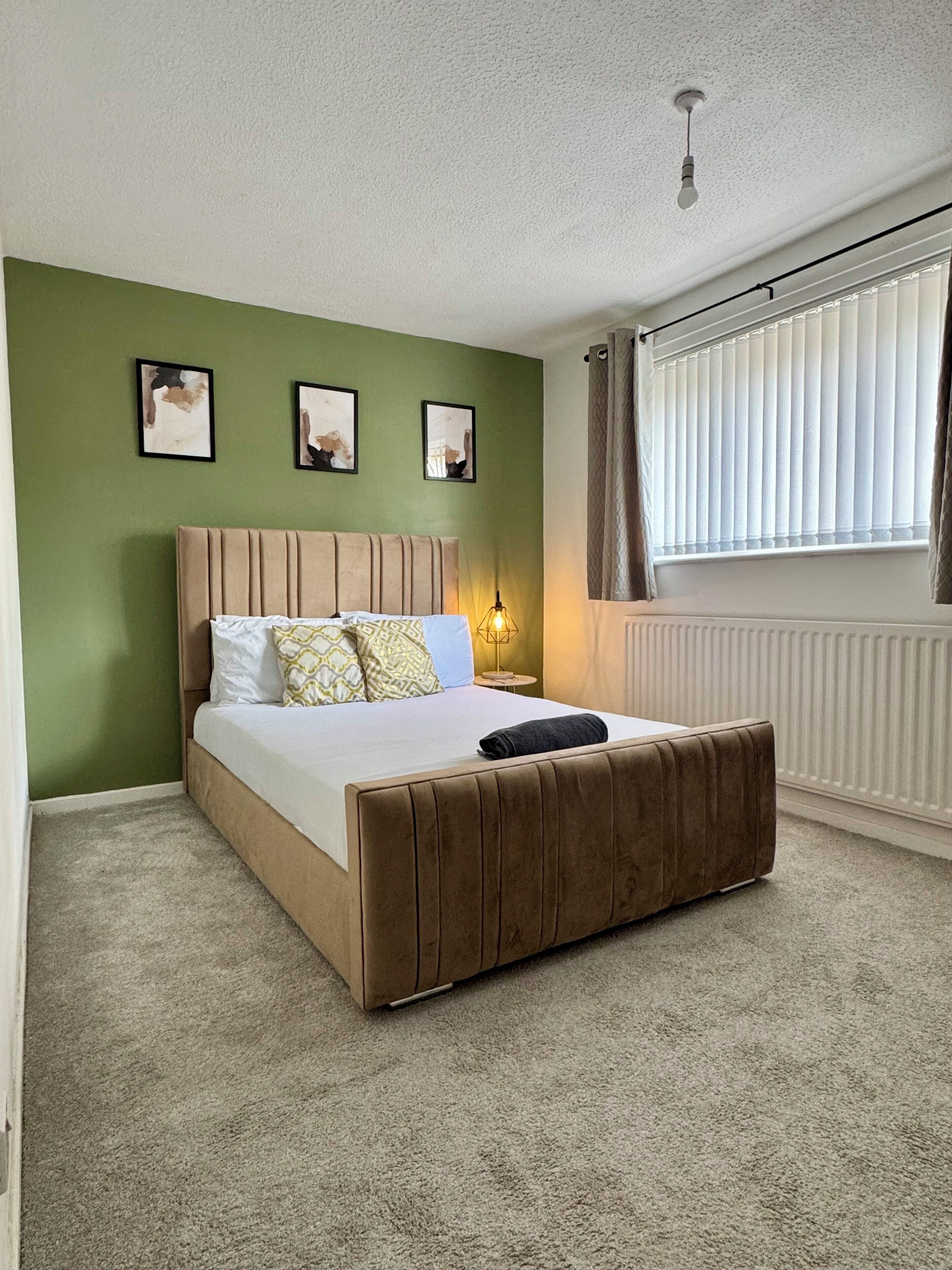 3 bedrooms, iron/ironing board, WiFi, bed sheets