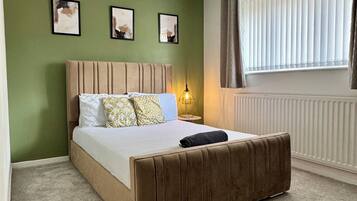 3 bedrooms, iron/ironing board, WiFi, bed sheets